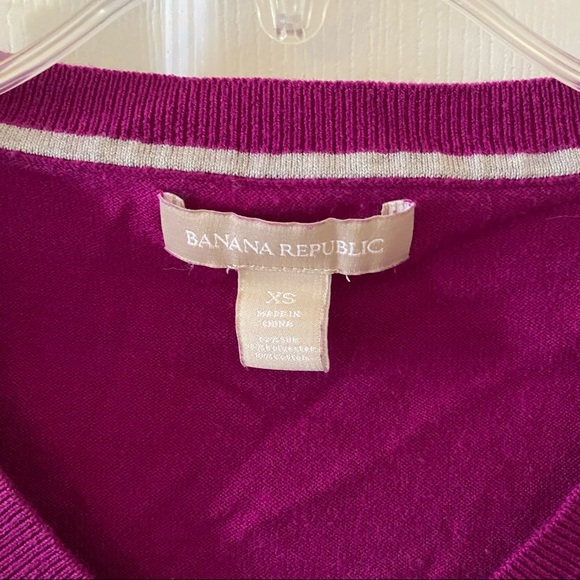 Banana Republic Light Weight V-Neck 3/4 Sleeve Sweater - Picture 3 of 3